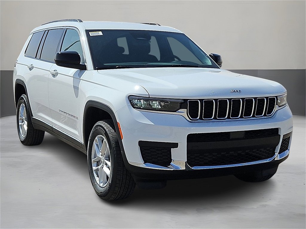 2025 Jeep Grand Cherokee Laredo photo 4