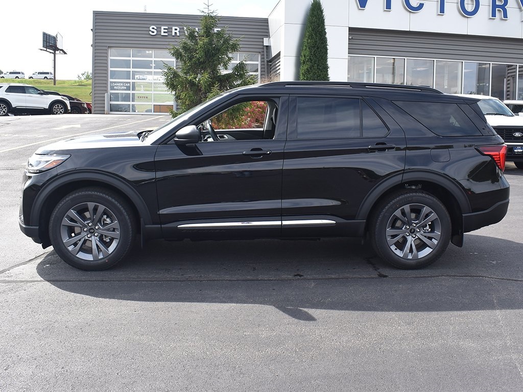2025 Ford Explorer photo 2