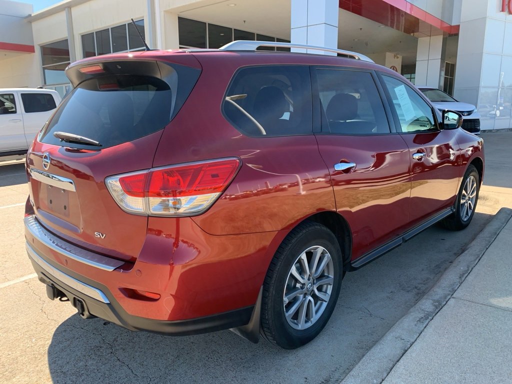 2015 Nissan Pathfinder SV photo 4