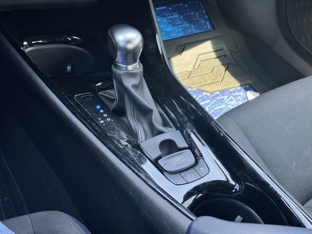 2022 Toyota C-HR XLE photo 14