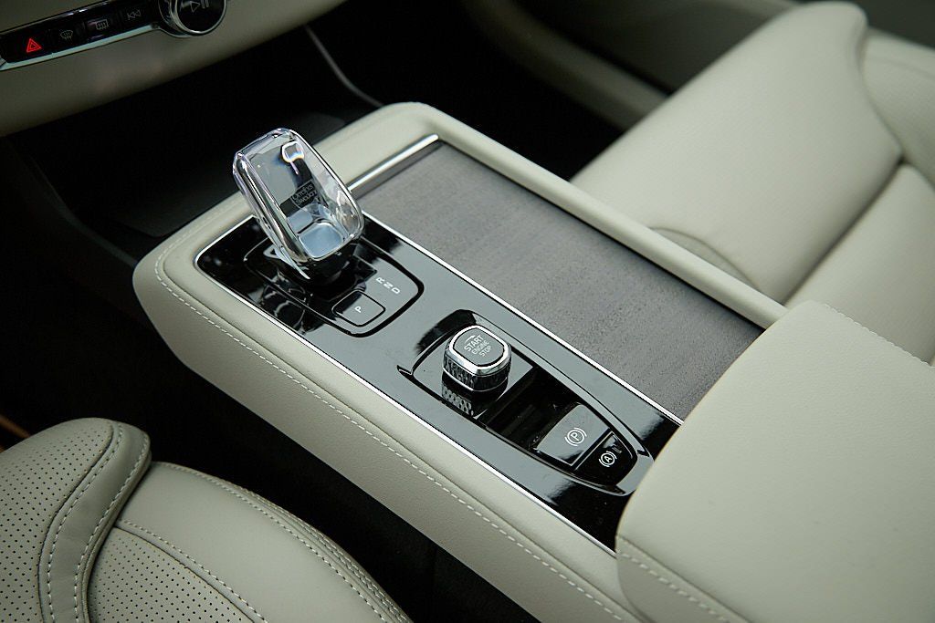 2026 VOLVO XC90 - Image 17