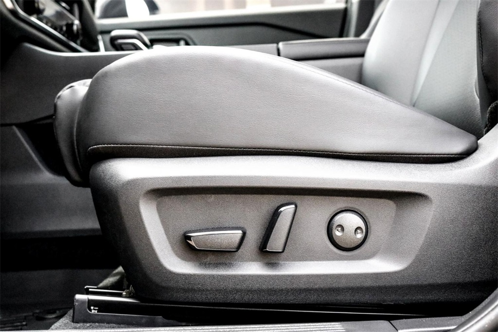 2025 Nissan Rogue SV photo 8