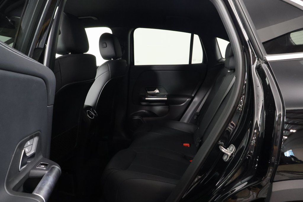 2025 Mercedes Benz GLA 250 photo 6