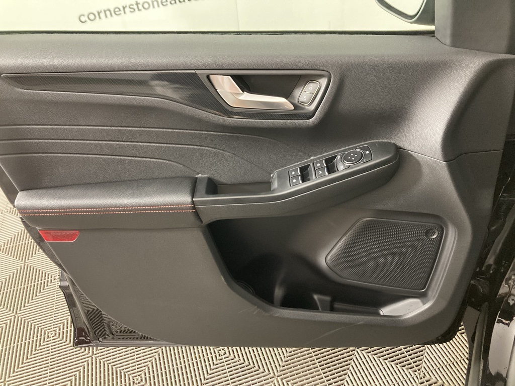2025 Ford Escape ST-Line Select photo 6