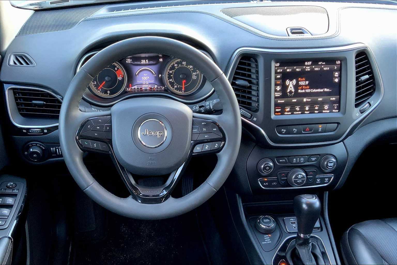 2023 Jeep Cherokee Altitude Lux photo 2