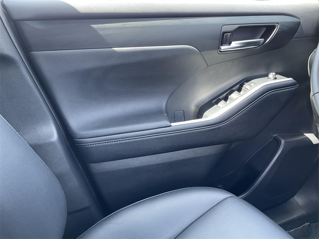 2024 Toyota Highlander XSE photo 13