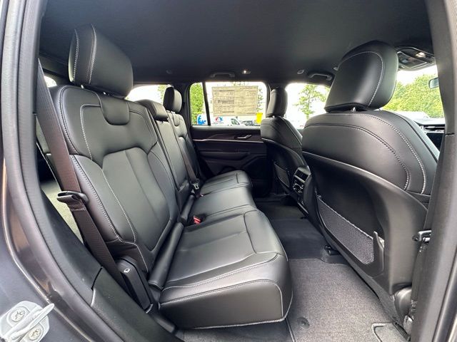 2025 Jeep Grand Cherokee Limited photo 31