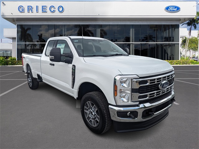 2025 Ford F-350 XLT photo 2