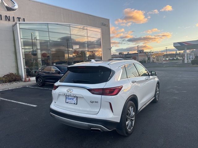 2022 Infiniti QX50 Luxe photo 4