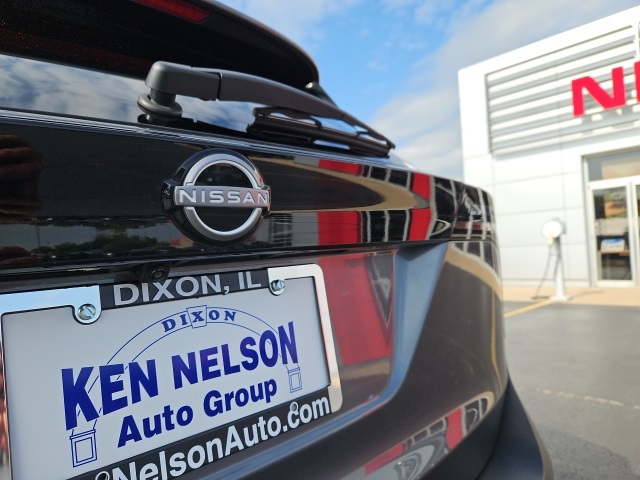 2025 Nissan Kicks SV photo 3
