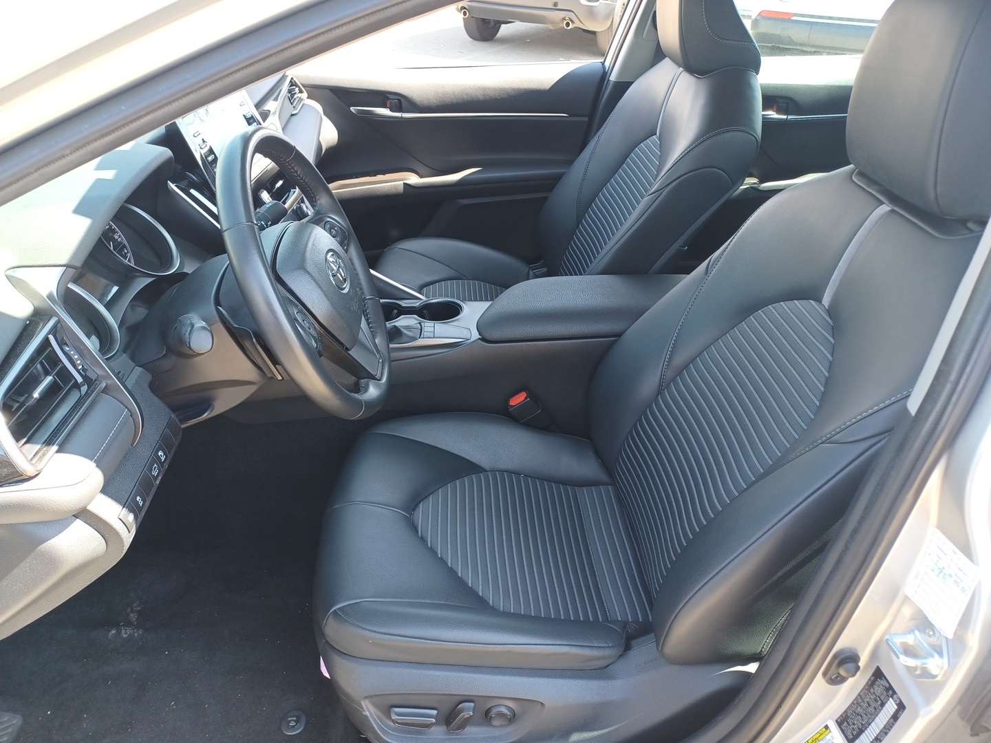 2024 Toyota Camry SE photo 6