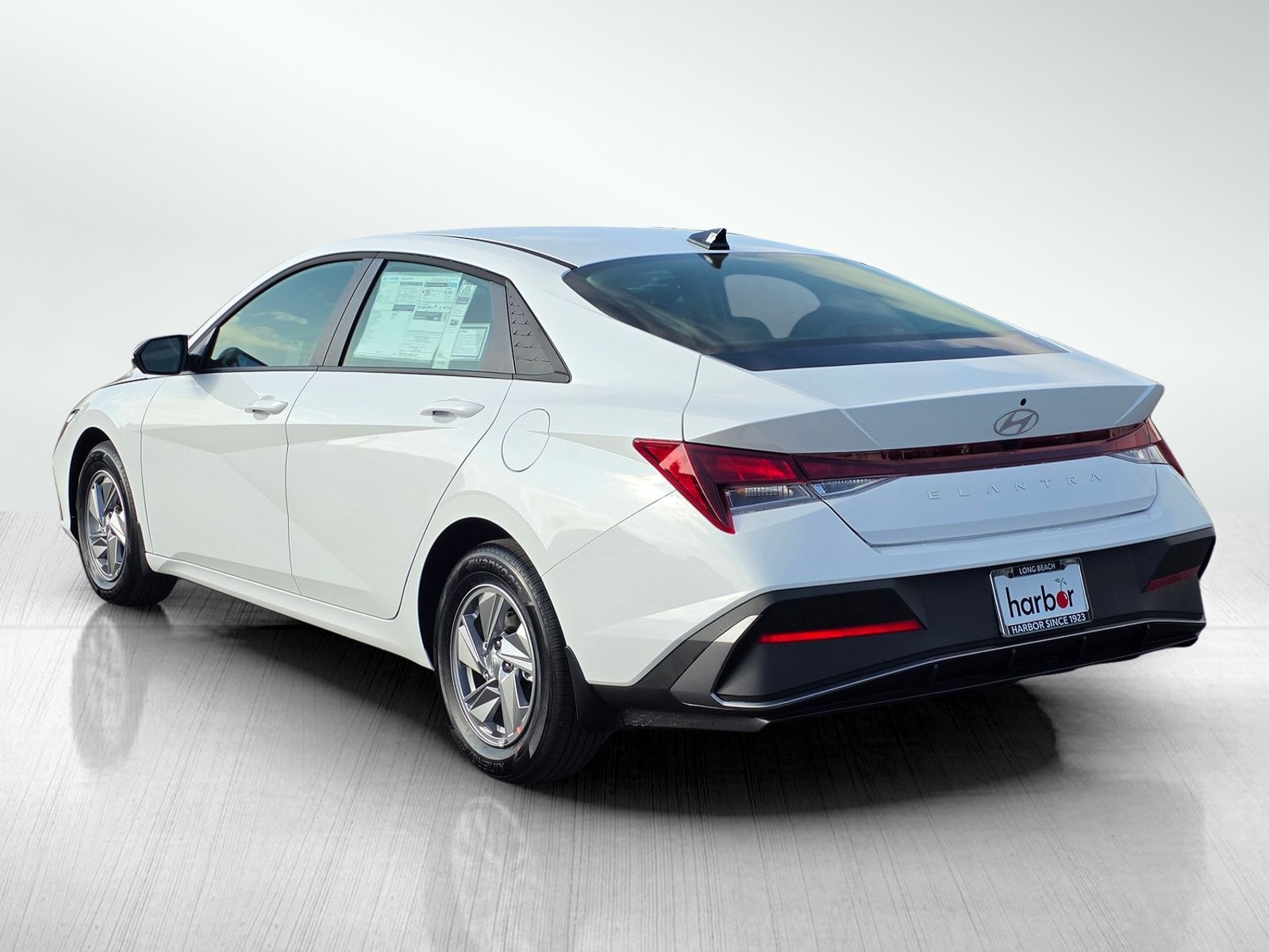 2026 Hyundai Elantra SE photo 4