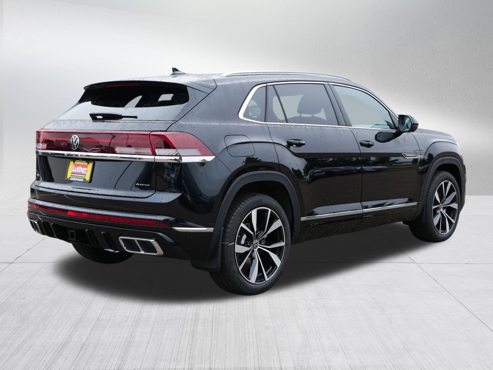 2026 Volkswagen Atlas Cross Sport SEL Premium R-Line photo 3