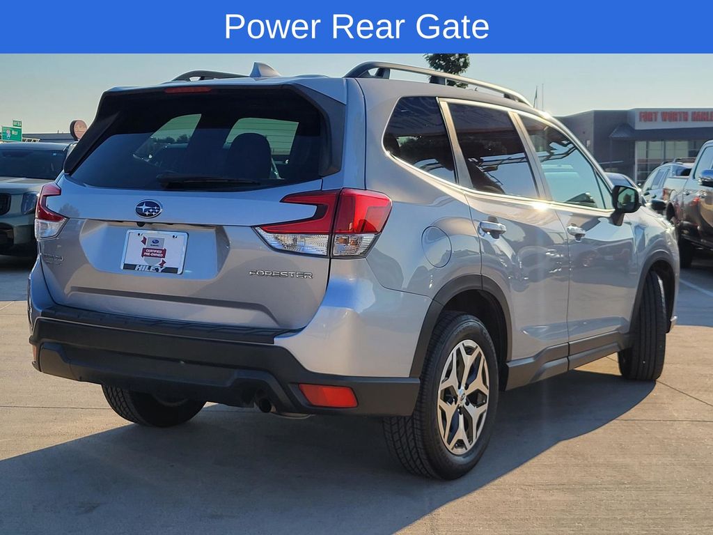 2023 Subaru Forester Premium photo 2