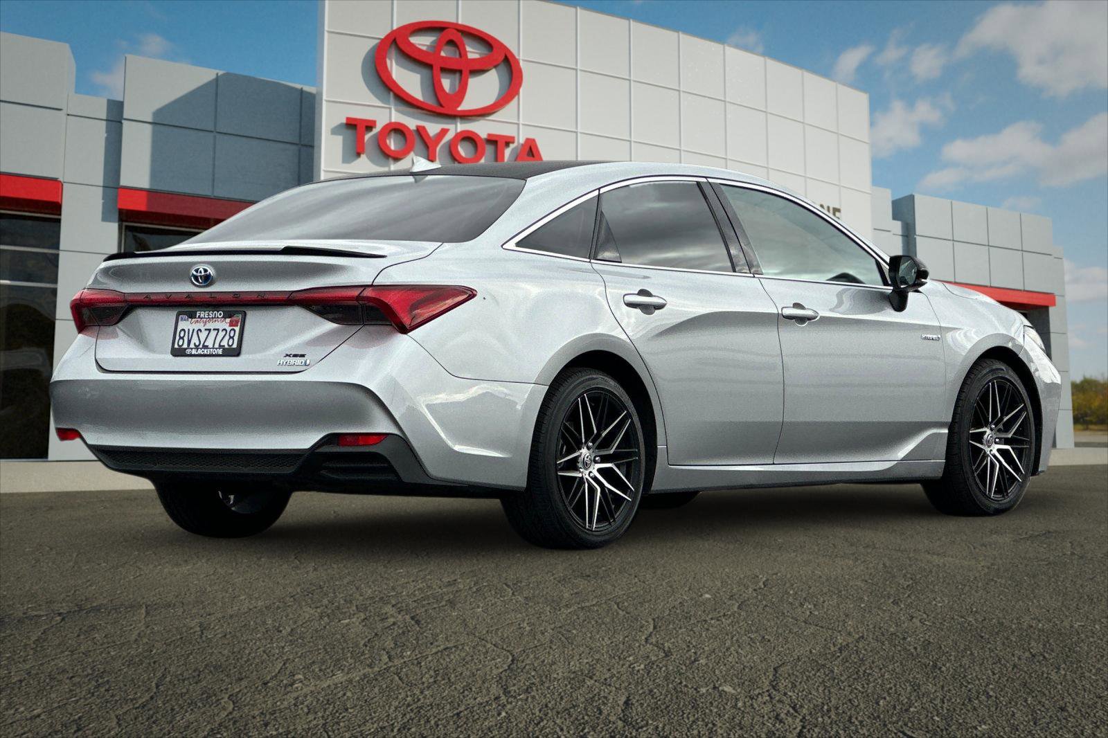 2021 Toyota Avalon Hybrid XSE photo 3