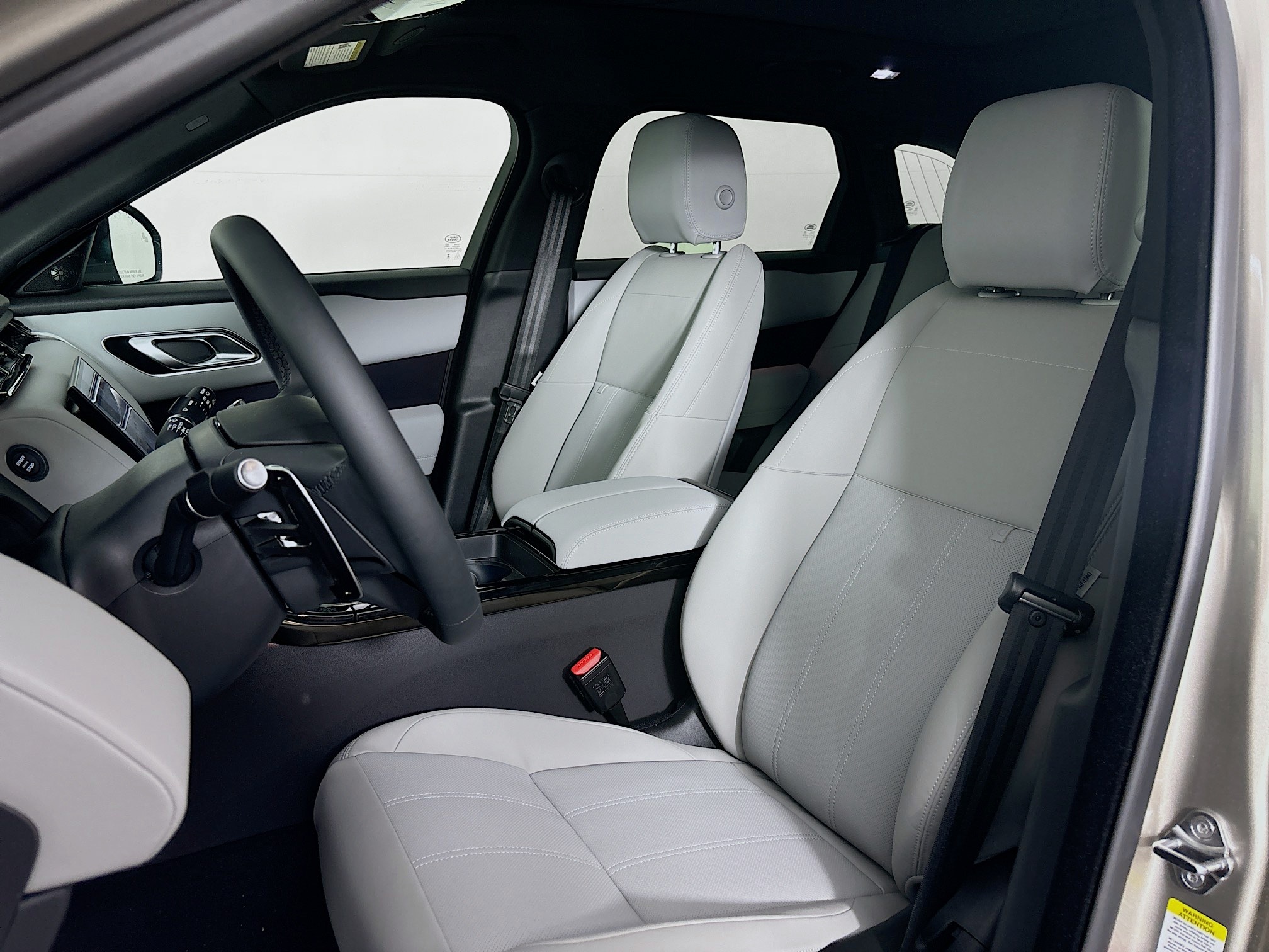 2026 Land Rover Range Rover Velar SE photo 14