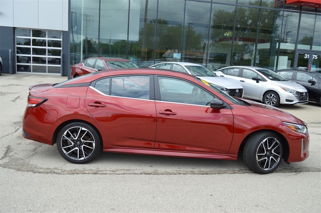 2025 Nissan Sentra SR photo 4