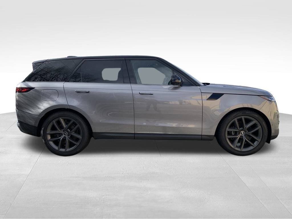 2025 Land Rover Range Rover Sport SE photo 4