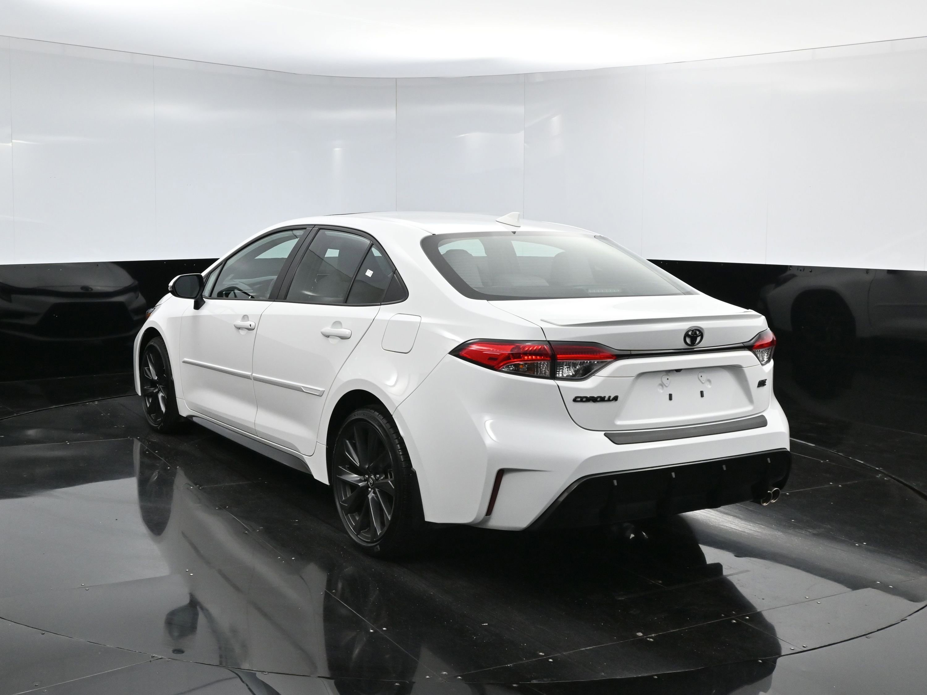 2023 Toyota Corolla SE photo 3