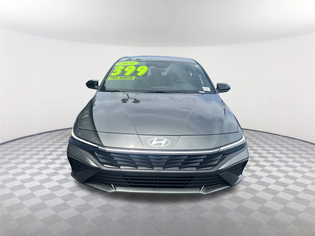 2025 Hyundai Elantra SEL Sport photo 2