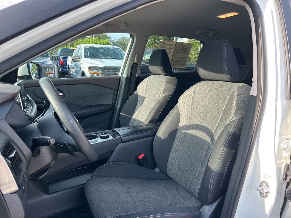 2023 Nissan Rogue SV photo 14