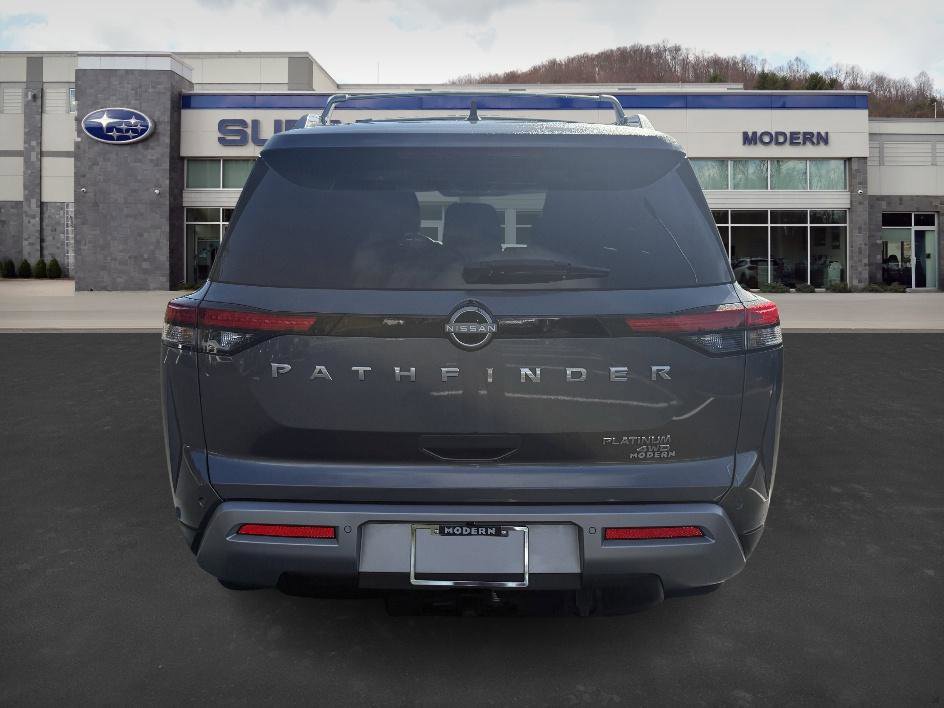 2023 Nissan Pathfinder Platinum photo 5