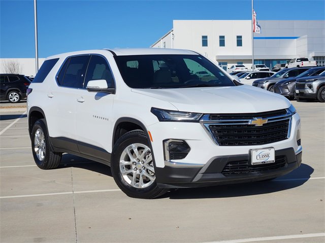 2022 Chevrolet Traverse LS's photo