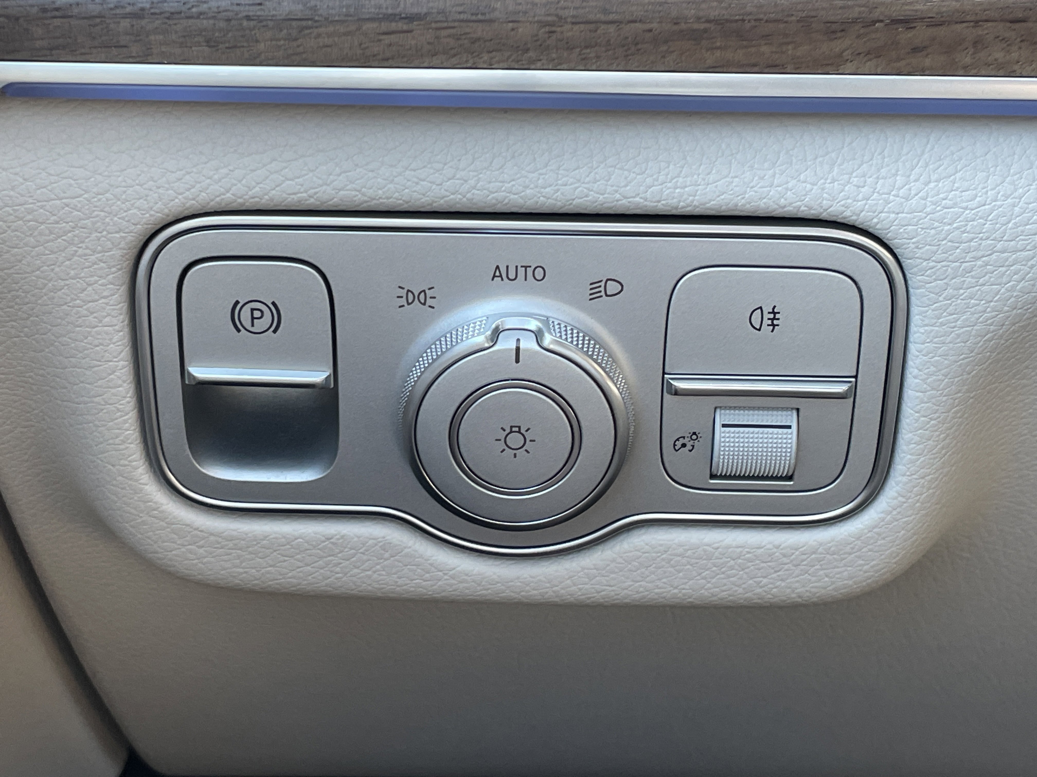 2026 Mercedes Benz GLS 450 4MATIC photo 4