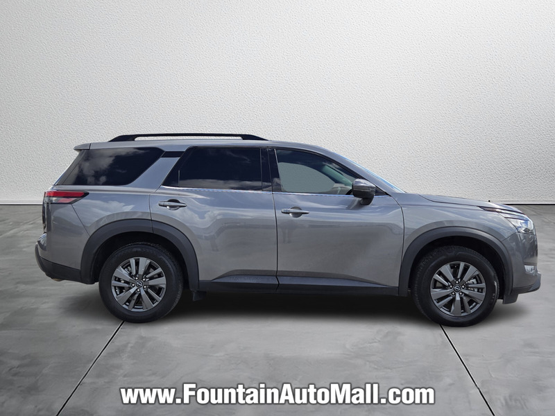 2023 Nissan Pathfinder SV photo 5
