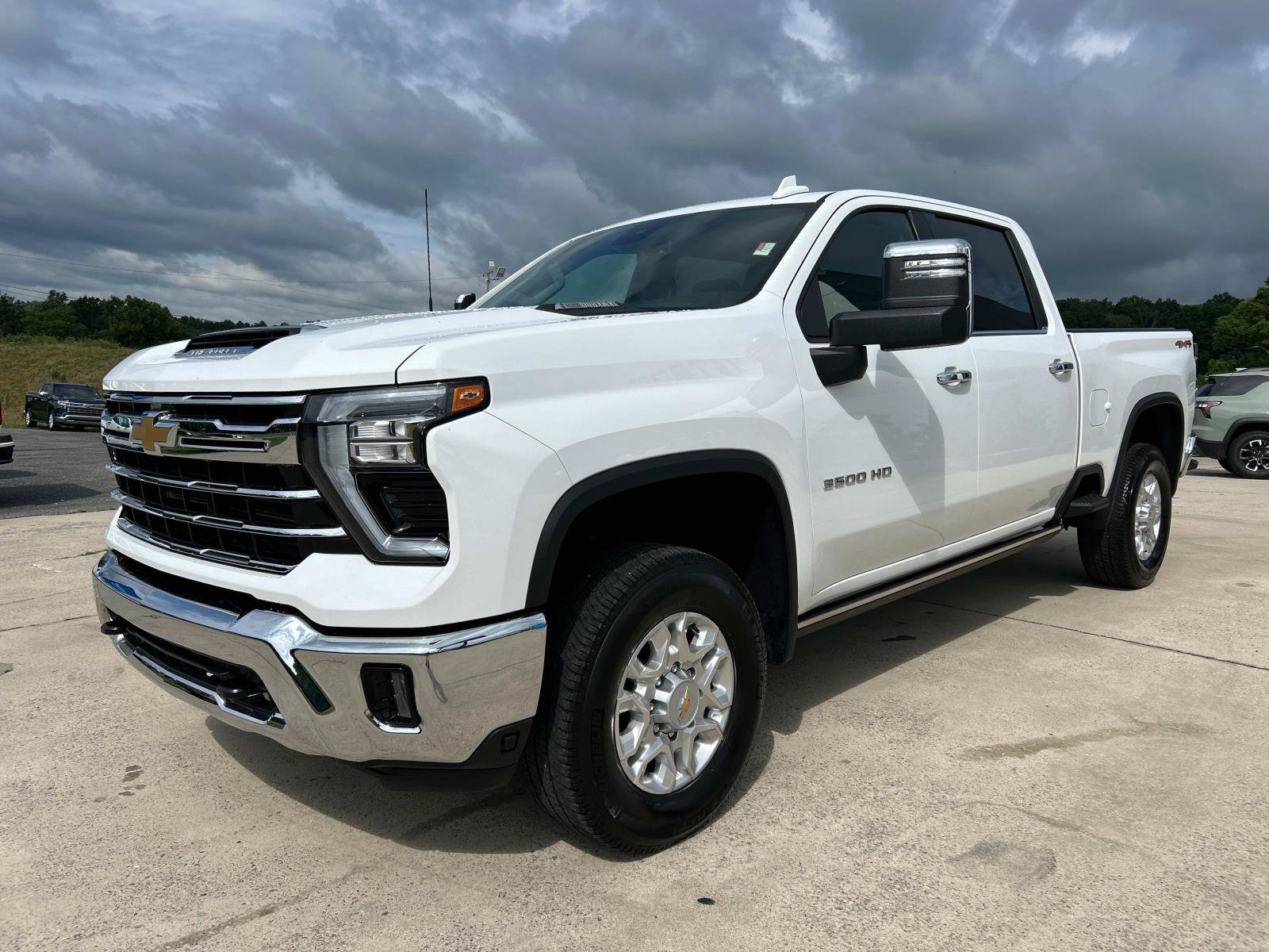2024 Chevrolet Silverado 3500HD LTZ photo 8