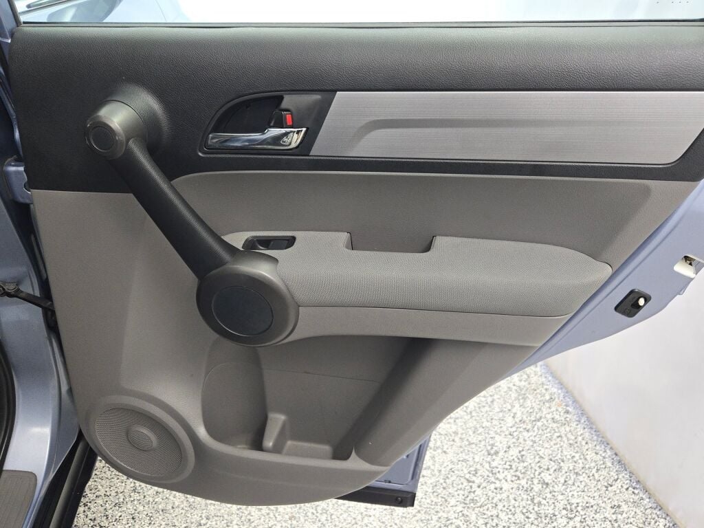 2011 Honda CR-V LX photo 10