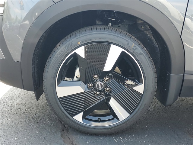 2025 Nissan Kicks SR photo 4