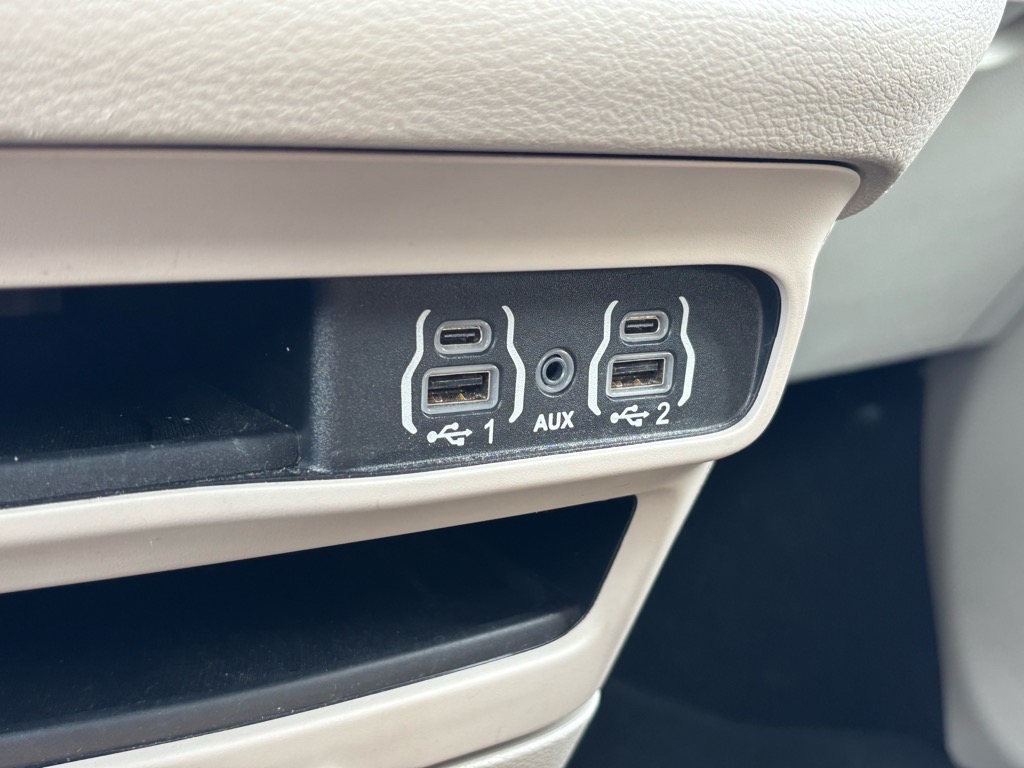 2023 Chrysler Voyager LX photo 17