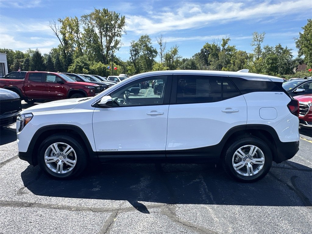 2024 Gmc Terrain SLE photo 3