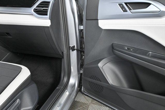 2025 Volkswagen Taos SE photo 22