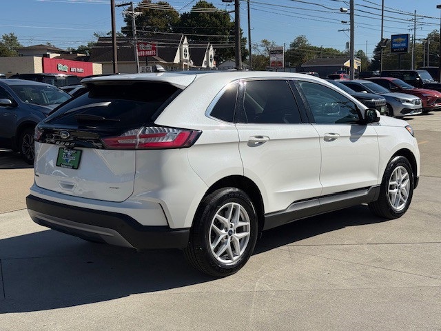 2022 Ford Edge SEL photo 3
