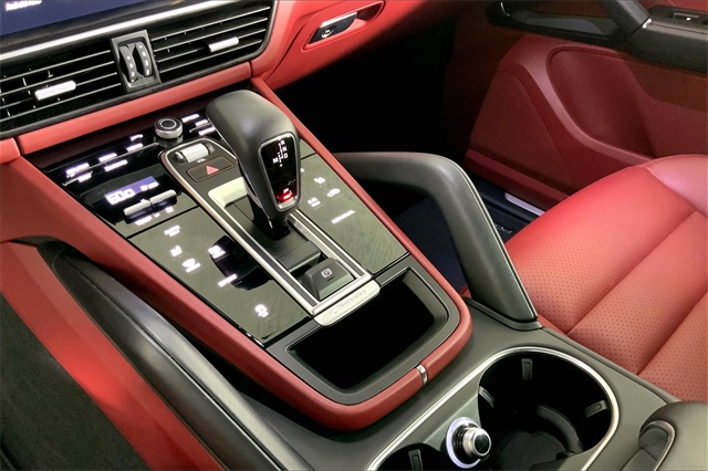 2022 Porsche Cayenne Platinum Edition photo 14