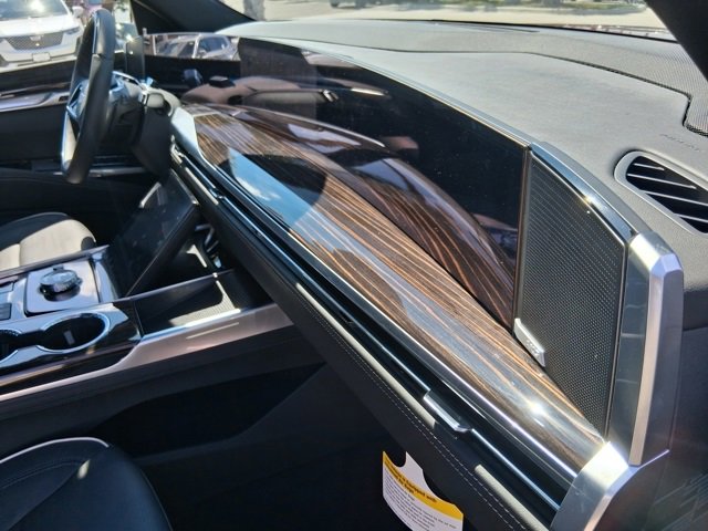2025 Cadillac Escalade Premium Luxury photo 24