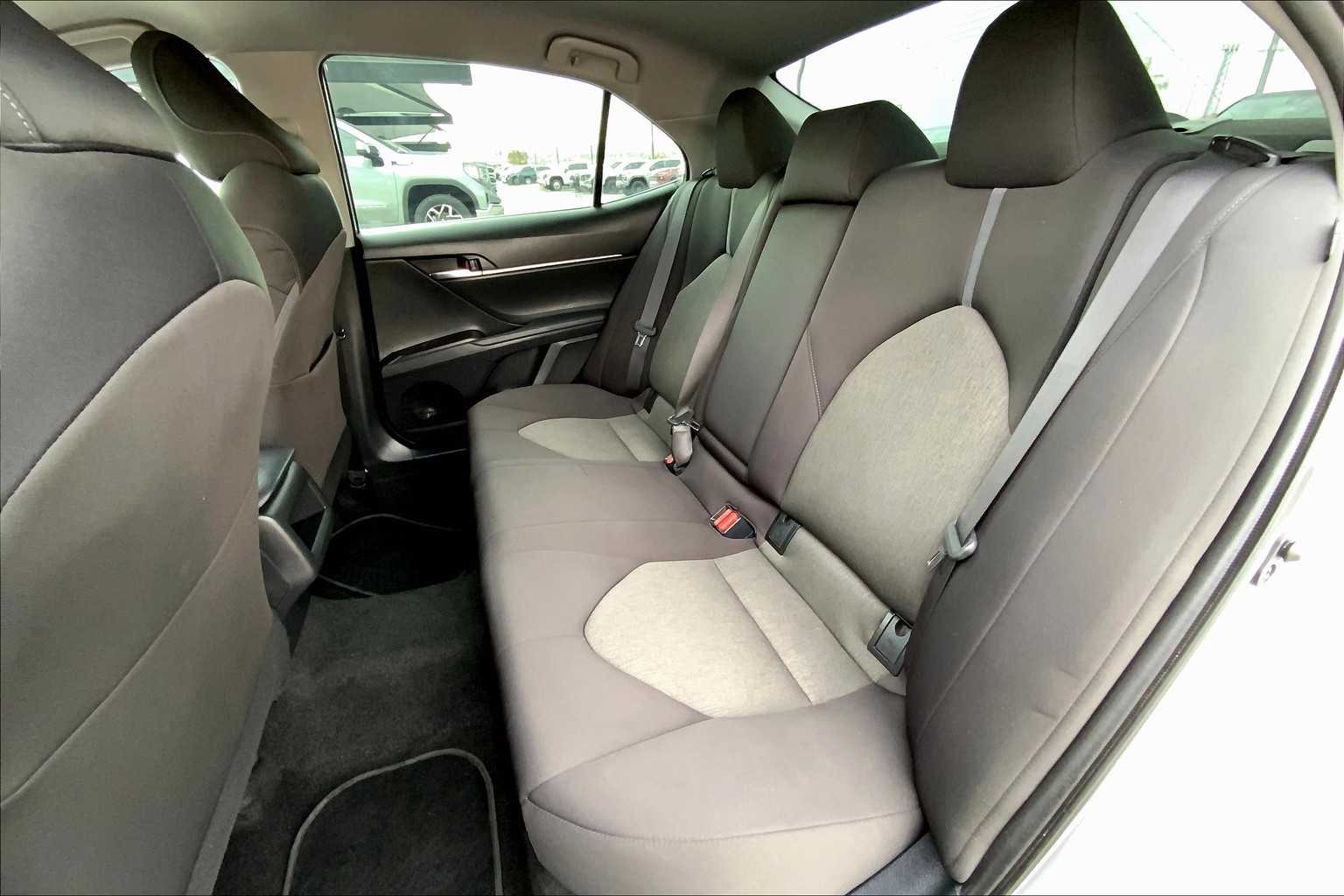 2022 Toyota Camry LE photo 19