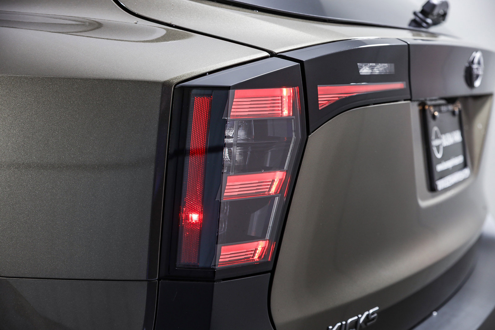 2025 Nissan Kicks SV photo 3