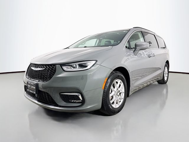 2022 Chrysler Pacifica Touring L photo 3
