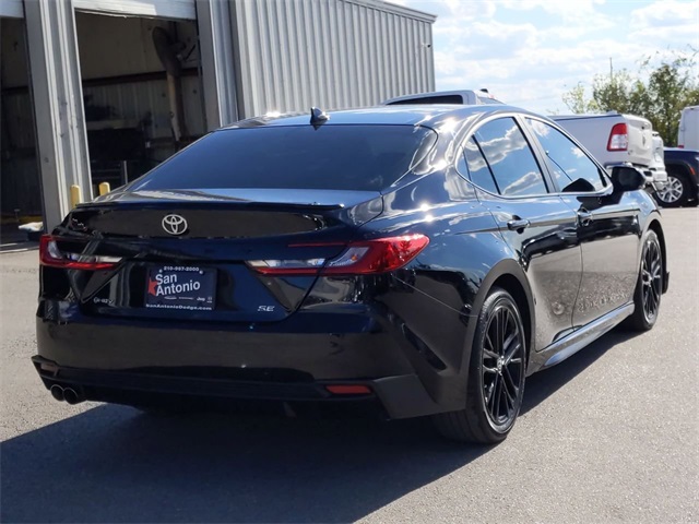 2025 Toyota Camry SE photo 8
