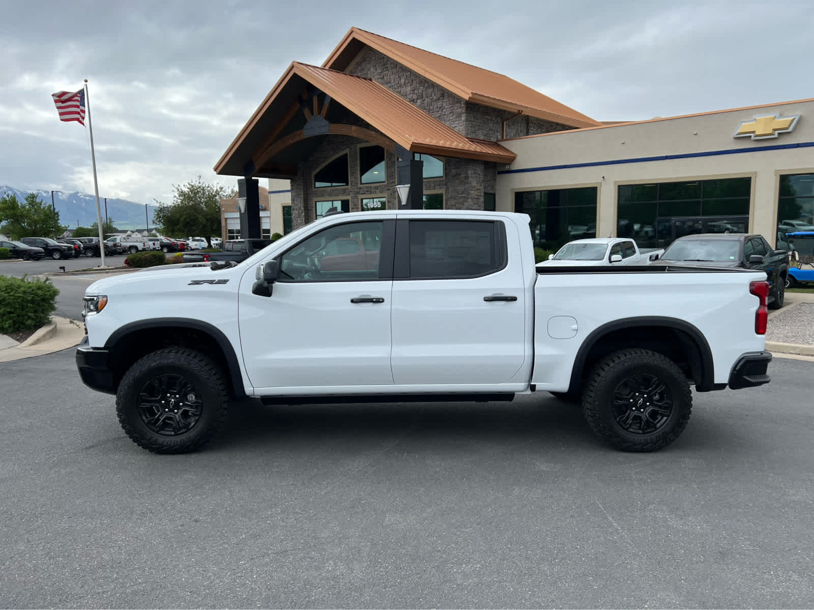 2025 Chevrolet Silverado 1500 ZR2 photo 2