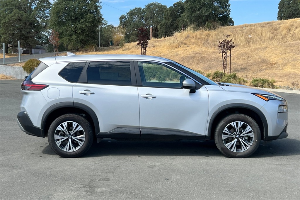 2023 Nissan Rogue SV photo 8