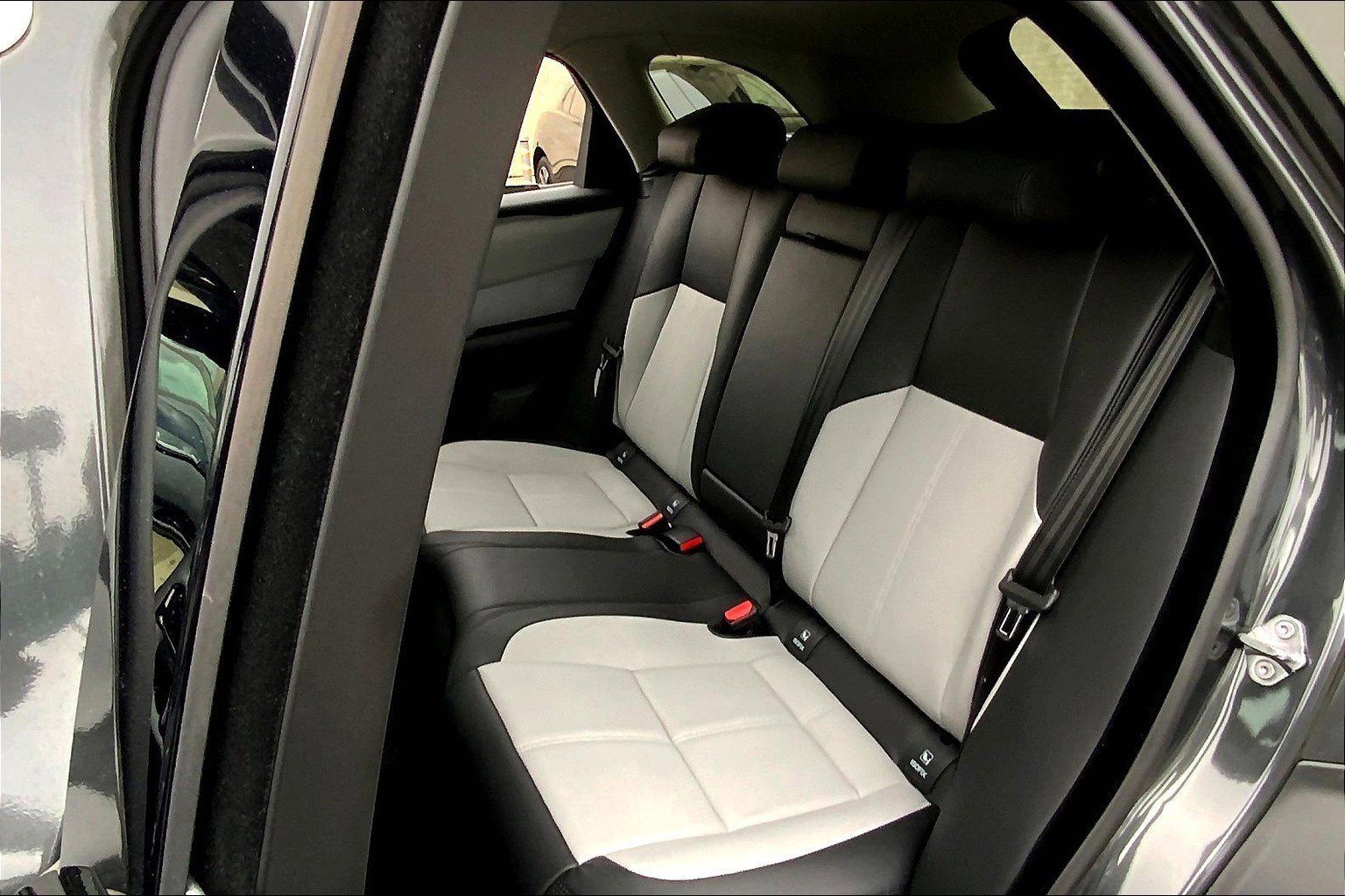 2025 Land Rover Range Rover Velar S photo 9