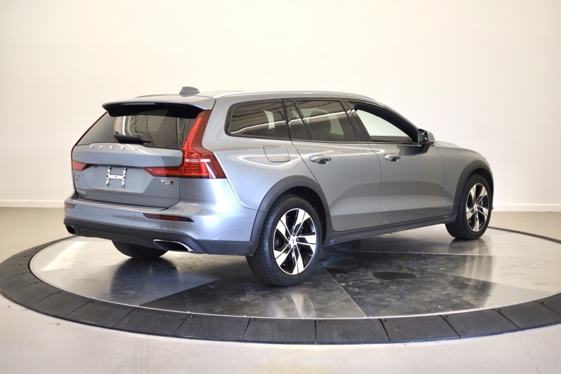 2020 Volvo V60 Cross Country T5 AWD photo 2