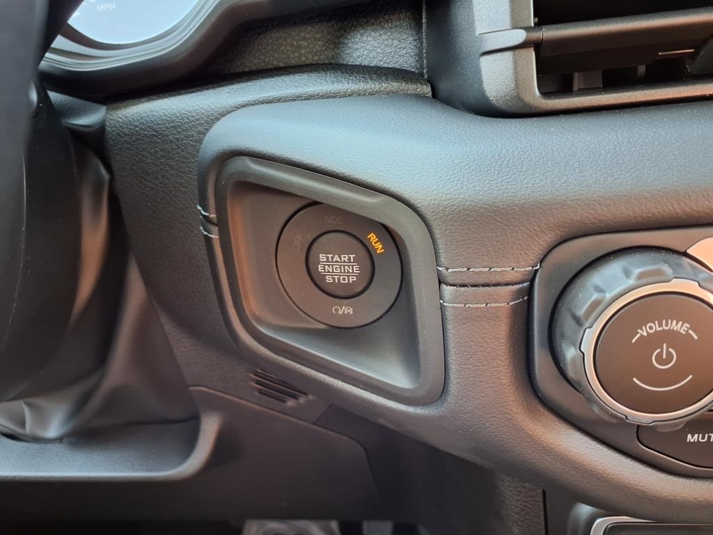2025 Jeep Wrangler Sahara photo 16
