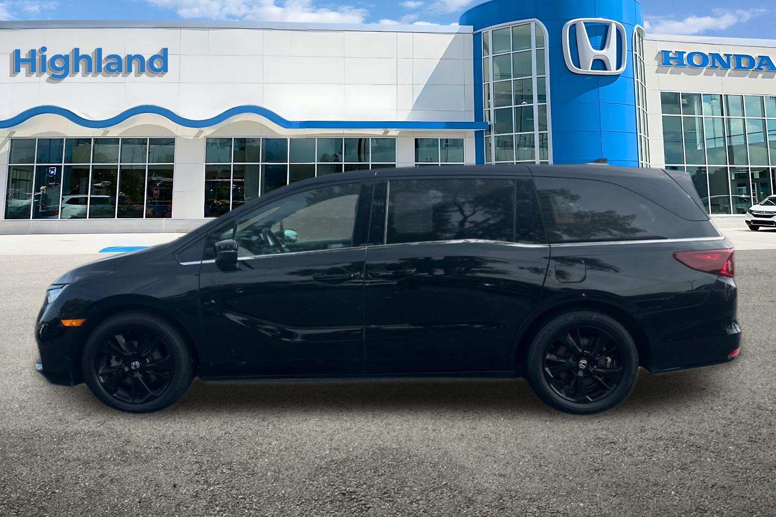 2023 Honda Odyssey Sport photo 2