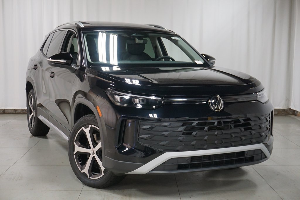 2025 Volkswagen Tiguan SE photo 2