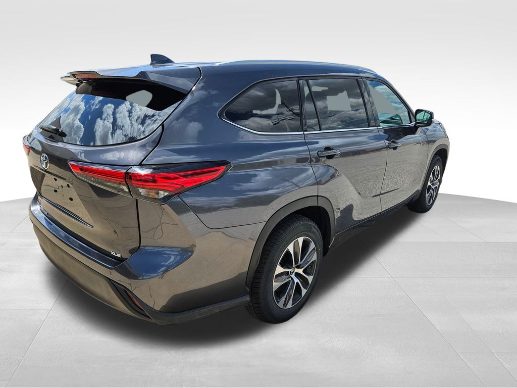 2022 Toyota Highlander XLE photo 4